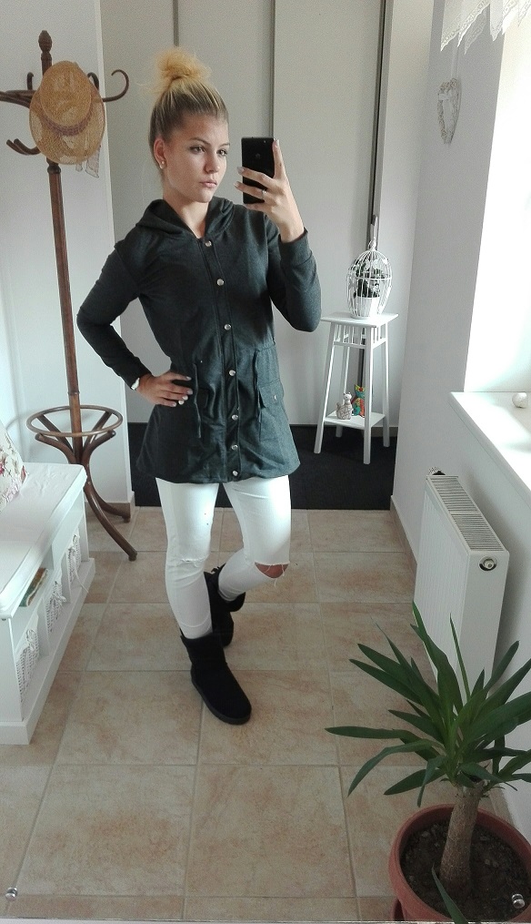 Dlouhá mikina s kapucí a kapsami šedá