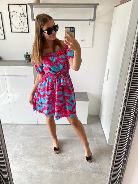 Letní květinkové šaty s kabelkou UNI II.