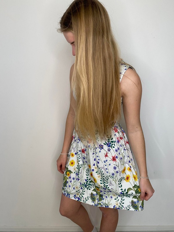 Dámské/dívčí šaty s lučními kvítky bílé