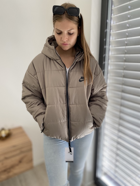 Zimní bunda NIKE pro plnoštíhlé olivová