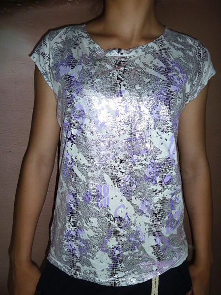 Dámské tričko bílé s fialovým potiskem