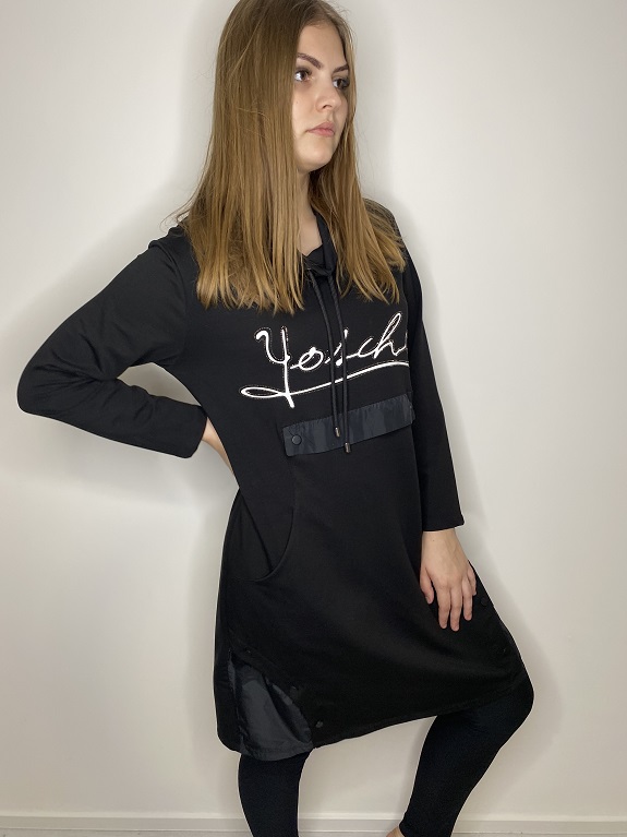 Mikinové šaty černé s nápisem UNI