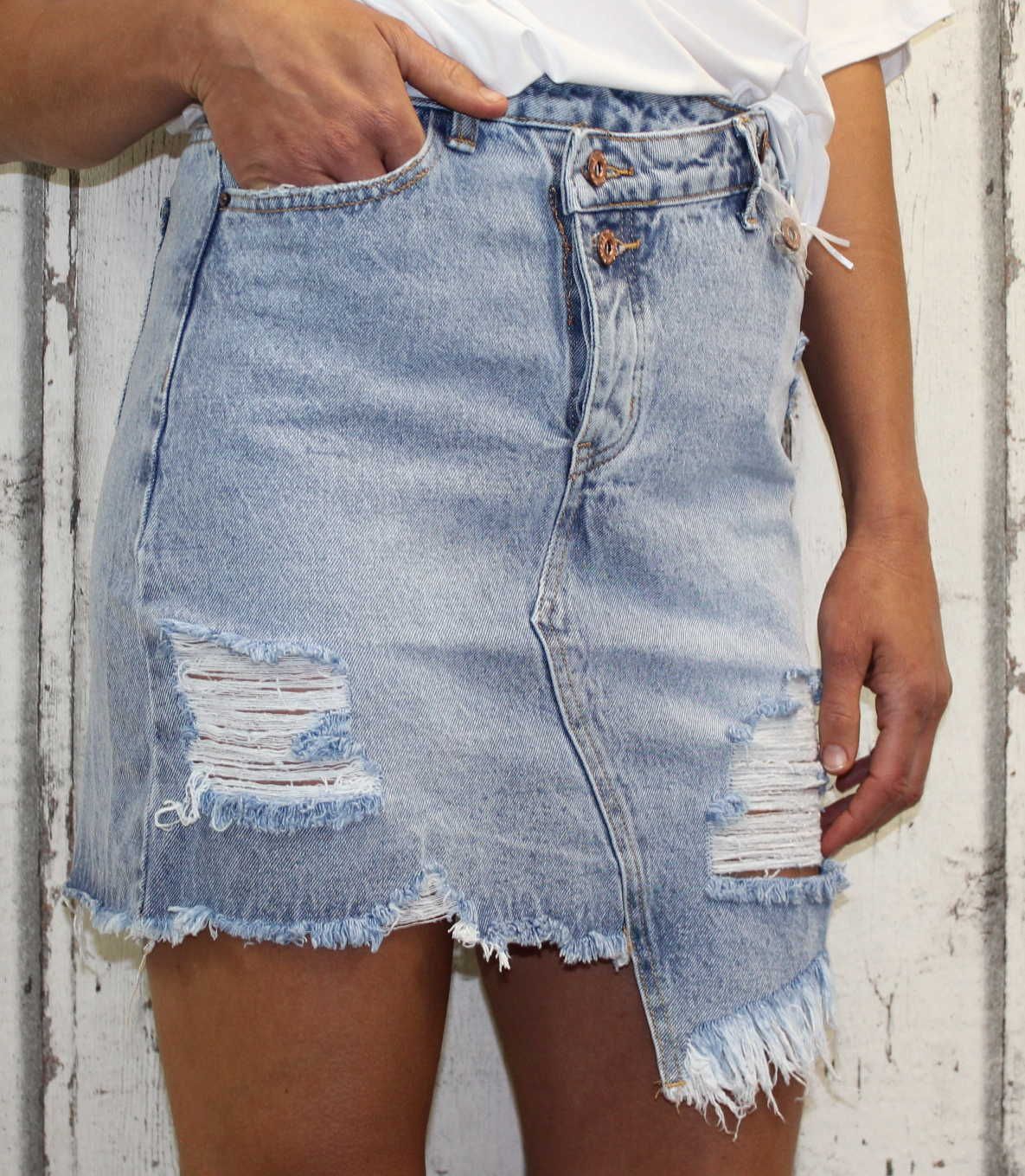 Dámská riflová minisukně trhaná