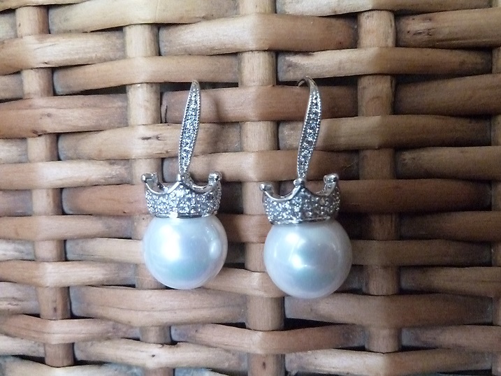 Luxusní visací naušnice s perlou a korunkou