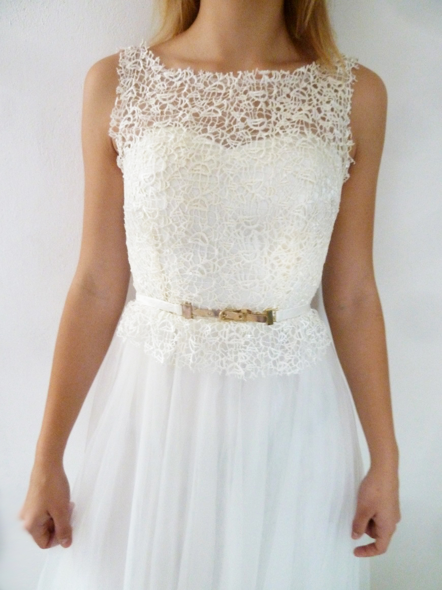 Plesové šaty dlouhé bílé s krajkovým živůtkem L