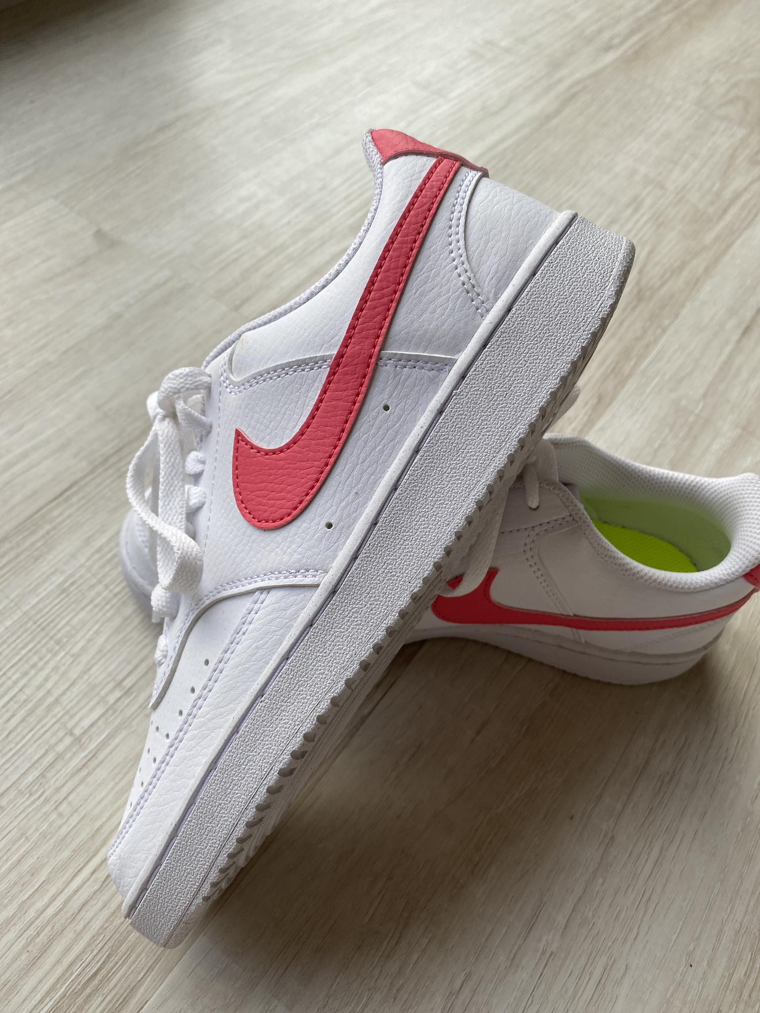 Tenisky Nike Waffle One DA7995-001