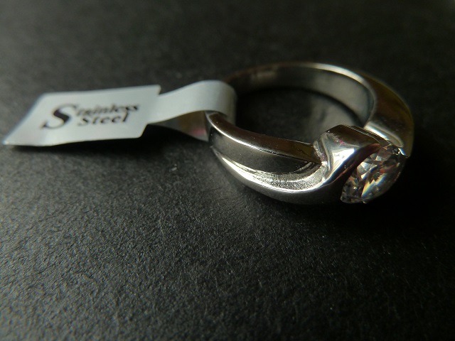 Prsten z chirurgické ocele s krystalem bílý