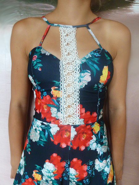 00*  Letní overal květovaný černý s krajkou