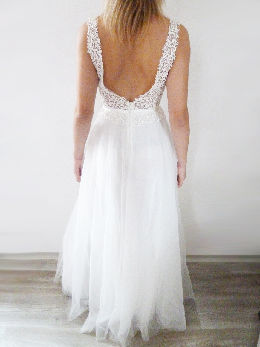 Plesové šaty dlouhé bílé s krajkovým živůtkem L