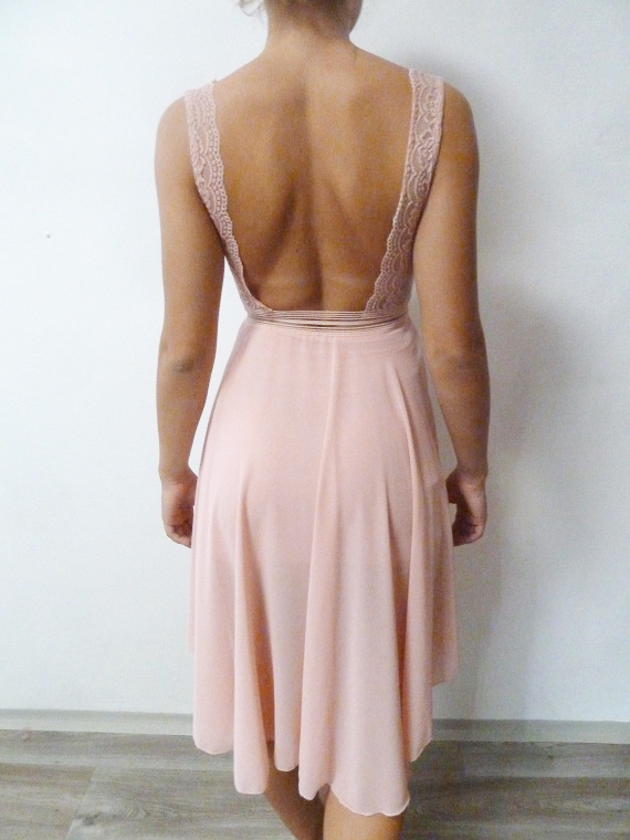 Společenské šaty s krajkovým živůtkem růžové