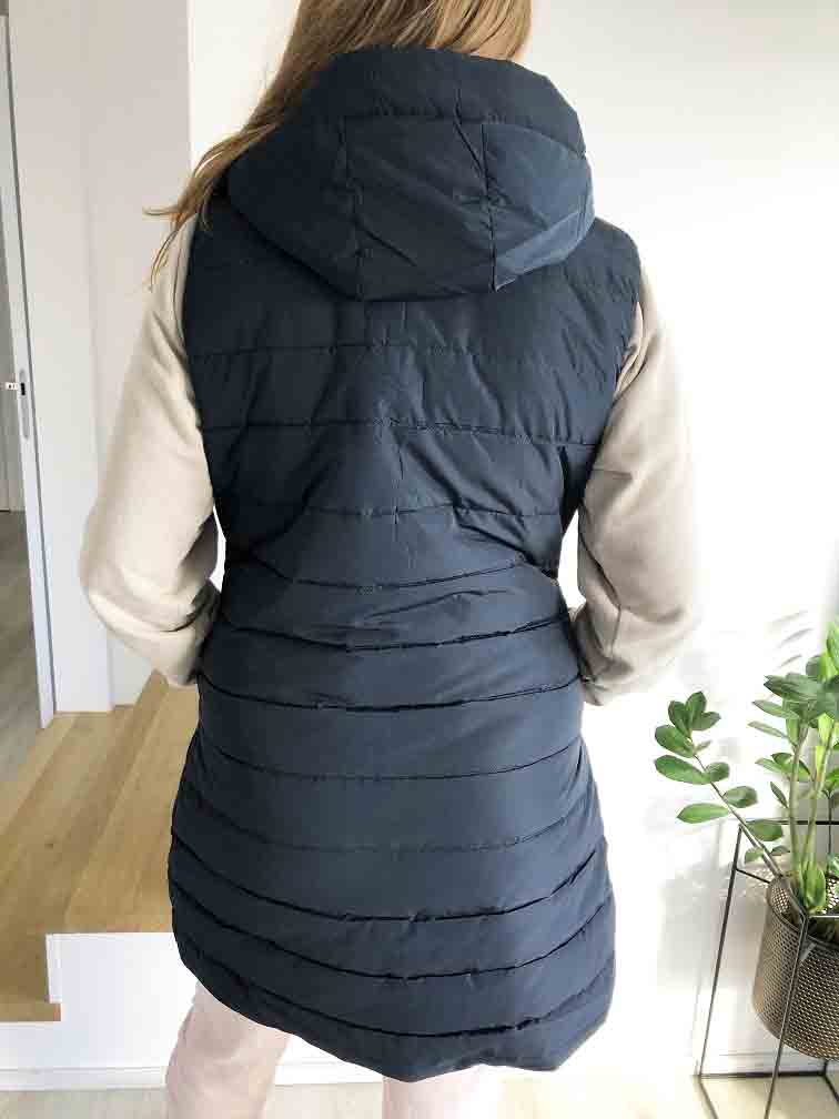 Dámská prošívaná vesta pro plnoštíhlé tmavě modrá
