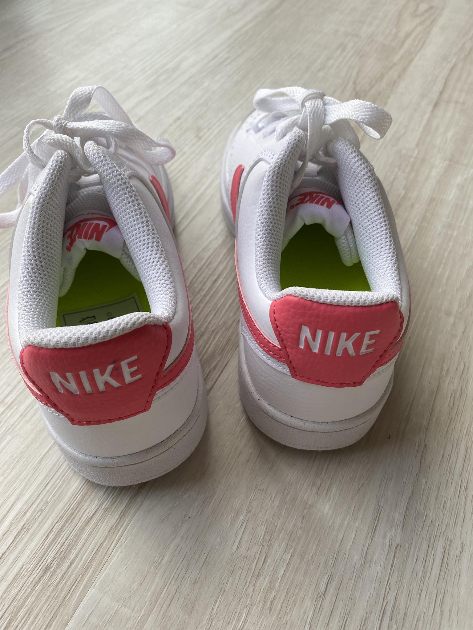 Tenisky Nike Waffle One DA7995-001