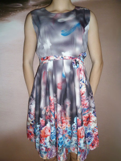 00* Květované letní šedočerné šaty s páskem